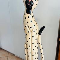 Statua in legno a forma di gatto