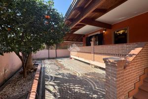 VILLA A SCHIERA A AVERSA