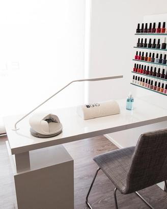Scrivania professionale per manicure con LED e pre