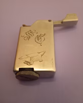 Vecchio accendino di fattura artigianale