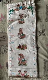 Metro misura crescita ricamato e confezionato a ma