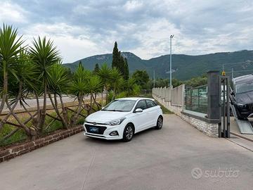 HYUNDAI - i20 - 1.2 5p. Connectline