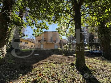 Villa o villino Rocca di Papa [950 via BarozzeVRG]