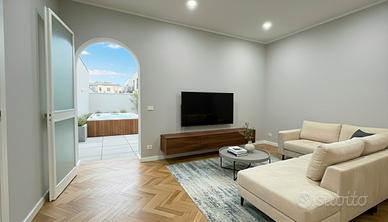 Casa Indipendente con Cortile e Terrazza