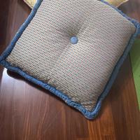 Divanetto con cuscini