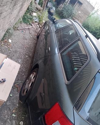 audi A4 colore verde cilindrata 2.5 dicese 6 cilin