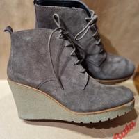 stivaletti Bata scamosciati con zeppa