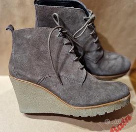 stivaletti Bata scamosciati con zeppa