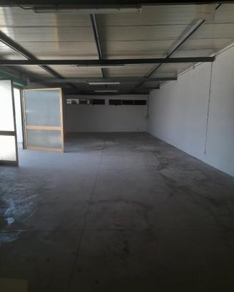 Locale uso commerciale e/o deposito con guardiania