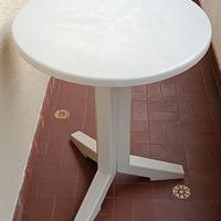 Tavolino rotondo Lerolin in plastica pesante
