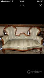 Divanetto antico e due poltrone