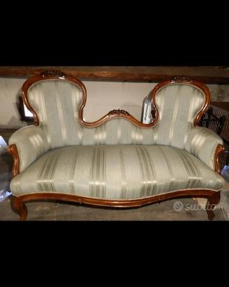 Divanetto antico e due poltrone