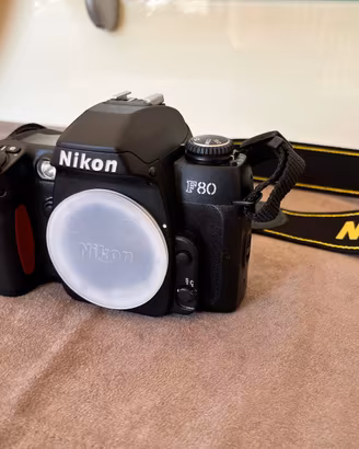 Nikon F80 reflex analogica a pellicola 35mm
