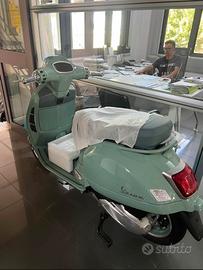 Vespa 310 gts 80ºanniversario