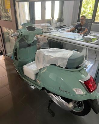 Vespa 310 gts 80ºanniversario