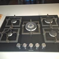 piano cottura a gas vetro nero