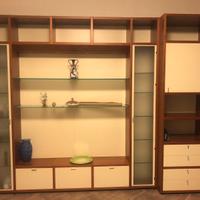 Boiserie e mobile con libreria poliform