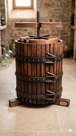 Torchio antico per uva/vinaccia in legno e ferro 