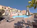 villa-a-schiera-in-condominio-con-piscina