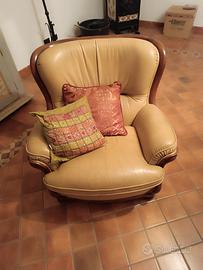 Divano in pelle e due poltrone 