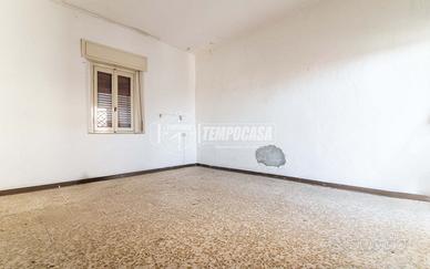 GUANZATE - SOLUZIONE INDIPENDENTE CON MAGAZZINO E