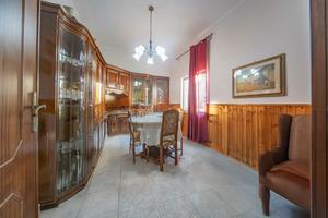 Indipendente pentavano con cortile e terrazza