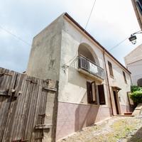 Osilo. Casa Indipendente