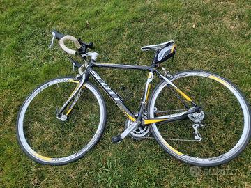 bici corsa scott