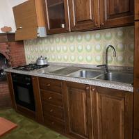 Cucina completa con forno e frigorifero