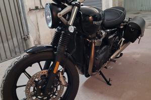 Moto Triumph Street Twin 900