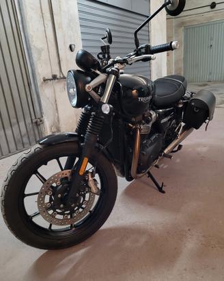 Moto Triumph Street Twin 900