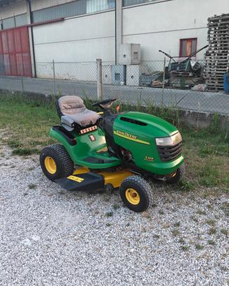 trattorino tagliaerba John Deere pari al nuovo