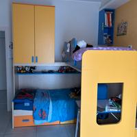 Cameretta a ponte con armadio