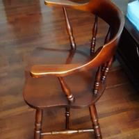 Sedia in legno con braccioli