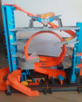 Garage Hot-Wheels della acrobazie (squalo)