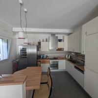 cucina angolare con  bancone