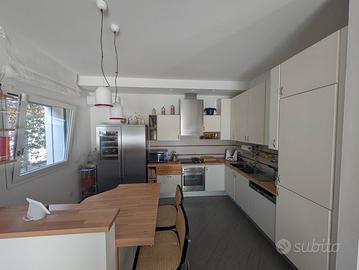 cucina angolare con  bancone