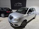 lancia-ypsilon-1-2-oro-bianco