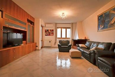 Appartamento di 114 m² con 5 locali e box auto dop