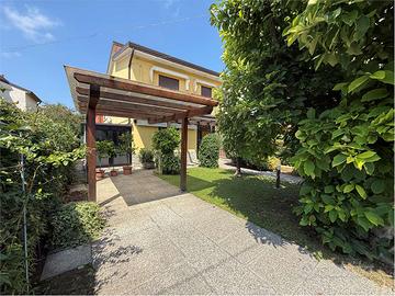 PORZIONE CASA BIFAMILIARE CON TRE CAMERE
