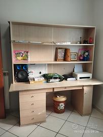 scrivania con più cassetti + libreria 