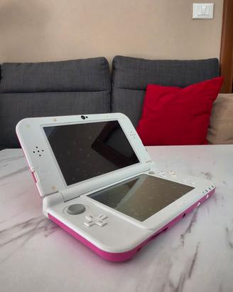 Nintendo New 3DS XL bianco e rosa