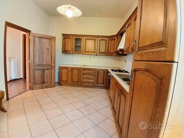 Cucina angolare legno massello