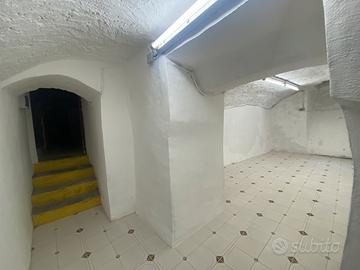 Deposito / Cantina Napoli Chiaia