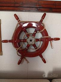 Timone e quadro rosa dei venti
