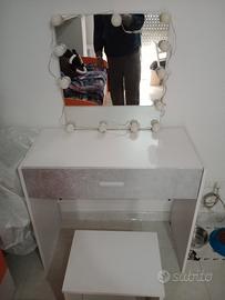 tavolo da trucco 