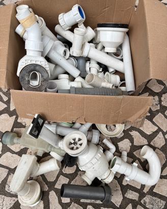 Stock Raccordi plastica misti nuovi e usati