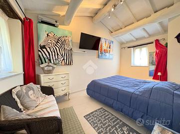 CASA DI CORTE A MASSA