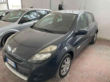 Renault Clio III 2009 5p 1.2 16v Dynamique Gpl