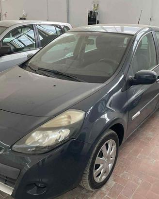 Renault Clio III 2009 5p 1.2 16v Dynamique Gpl